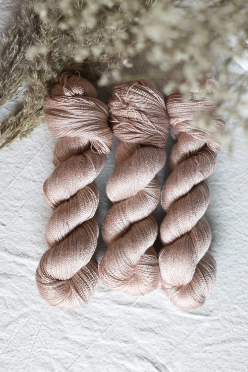 Odcienie KAWKA Z CZEMPIKOWĄ silky 01.JPG